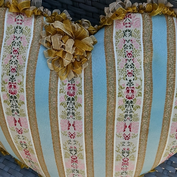 Vintage Heart-Shaped Floral Striped Pillow - Picture 14 of 17